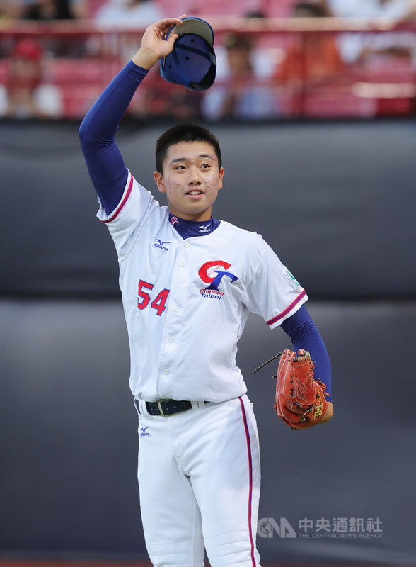 U18世界盃棒球賽超級循環賽最後一戰9日由地主台灣隊在天母球場與日本隊交手,台灣先發投手曾偉喆主投5局失1分、送出5次三振,好投率隊以5比2拿下本屆賽會8連勝。中央社記者裴禛攝 112年9月9日