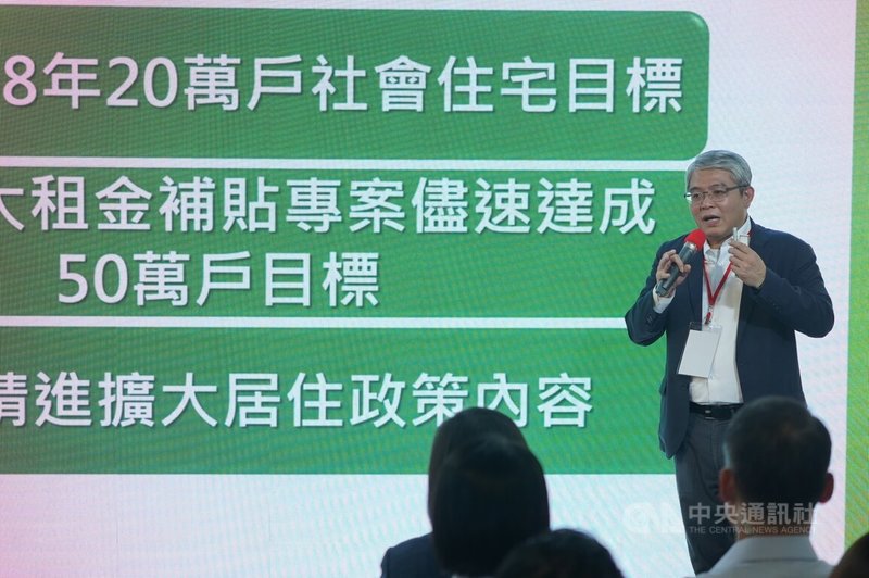 內政部政務次長暨國家住宅及都市更新中心代理董事長花敬群（圖）11日在國家住都中心，向總統蔡英文報告社會住宅包租代管成果。中央社記者徐肇昌攝  112年9月11日