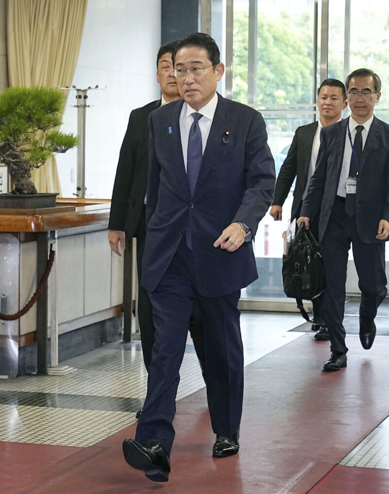 日本首相岸田文雄（前）將於19日至21日訪問紐約，預計出席聯合國大會及發表演說。（共同社）