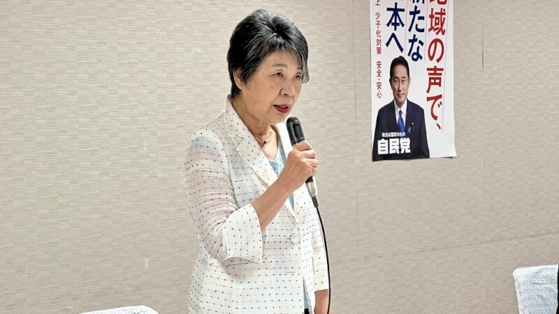 日媒報導，日相岸田將任命上川陽子（圖）接任外務大臣。上川是自民黨「岸田派」成員，擔任法務大臣時曾下令執行奧姆真理教前教主麻原彰晃等人死刑。（圖取自twitter.com/Kamikawa_Yoko）