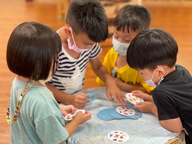 教育部13日發布新聞稿指出，111學年度共核定新台幣3.7億元，補助非營利幼兒園教師助理人員，以及早期療育專業團隊，提供不同需求幼兒適切的學習與協助。（苗栗縣五穀非營利幼兒園提供）中央社記者陳至中台北傳真  112年9月13日