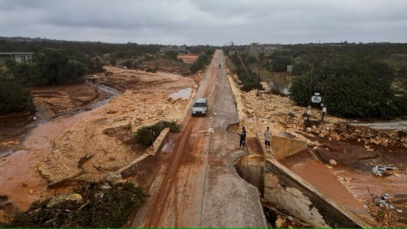 大型地中海風暴侵襲利比亞引發洪患，超過5000人被推定死亡，全國至少1萬人下落不明。（路透社）