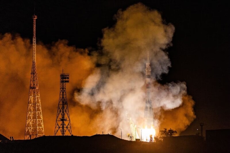 2名俄羅斯和1名美國太空人15日搭乘聯合號太空船共同飛向國際太空站。（路透社）