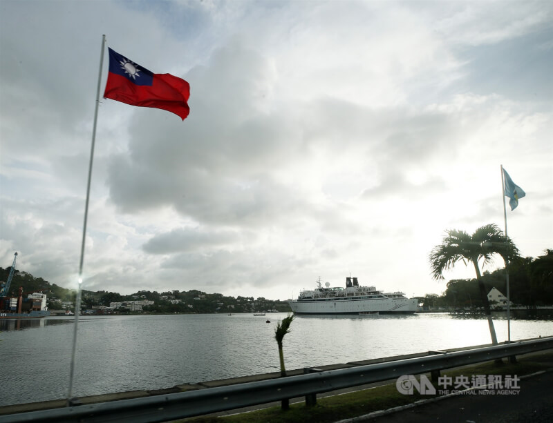 圖為台灣國旗在聖露西亞飄揚。（中央社檔案照片）