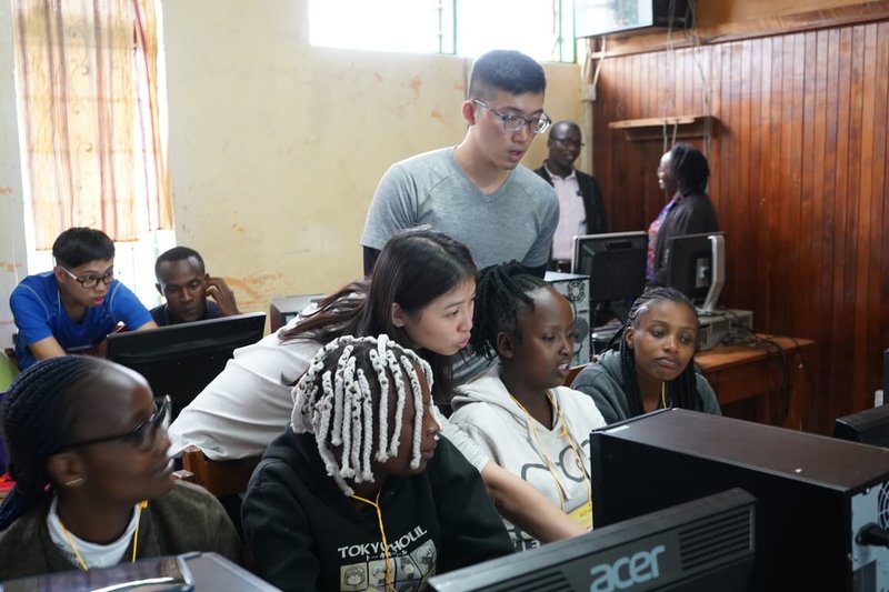 台科大志工團隊師生赴肯亞推動數位教育，參與的志工學生17日分享，當地環境設備、教育資源都比台灣落後很多，像是電腦教室雖有不少電腦，但很多都無法使用等，不過也指出當地學生都很認真學習並完成實作成果，讓大家很感動，也盼能透過課程幫助肯亞學生未來有更好發展。（台科大肯亞服務計畫團隊提供）中央社記者許秩維傳真  112年9月17日