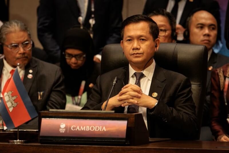 柬埔寨總理洪馬內（前）。（路透社）