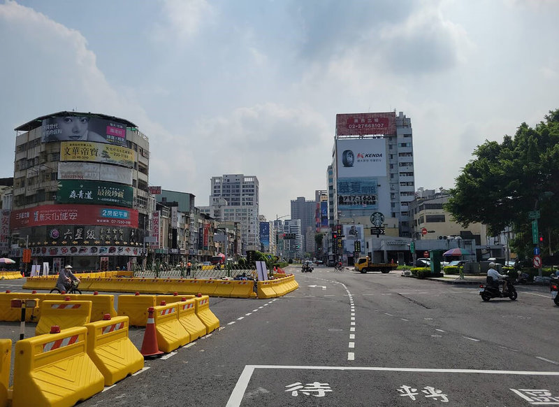 高雄市捷運局18日辦理「高雄捷運黃線Y15站土地開發案」廉政平台成立大會暨招商座談會，開發基地位於亞灣區，緊鄰高雄港埠旅運中心、高雄軟體園區及三多商圈等區域，也是與高市府第6次合作成立廉政平台。（高雄市捷運局提供）中央社記者蔡孟妤傳真 112年9月18日