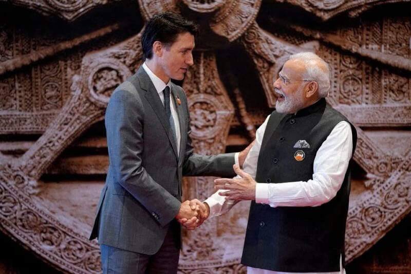 圖為印度總理莫迪（右）9日新德里歡迎加拿大總理杜魯道（左）出席G20峰會。（路透社）