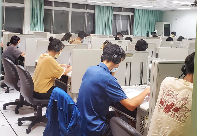 配合雙語政策，教育部委託語言訓練測驗中心（LTTC）研發大專培力英檢，9月首次於23所雙語計畫學校舉辦，共近3000名學生參與。（LTTC提供）中央社記者陳至中台北傳真  112年9月23日