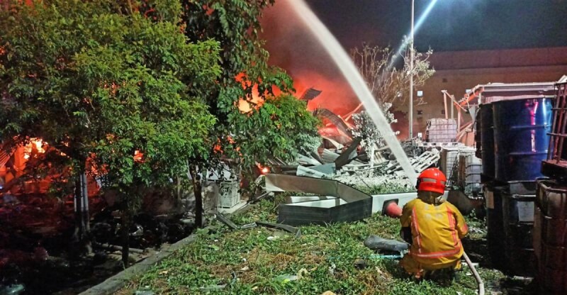 明揚國際公司位於屏東的工廠22日發生火警爆炸意外。(屏東消防局提供)中央社記者李卉婷傳真112年9月23日