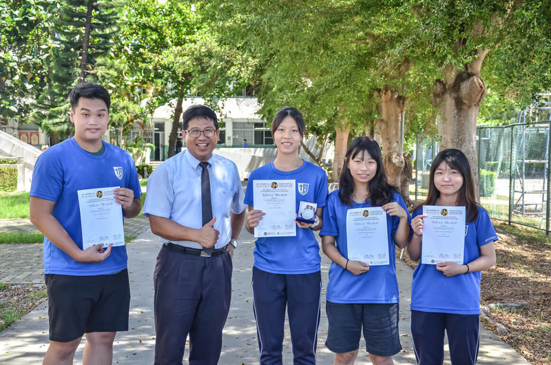 台東公東高工學生設計「防髒壓縮垃圾桶」，只要輕按，即可迅速壓縮垃圾，縮小體積，獲2023美國All達文西國際發明展銀牌獎。（公東高工提供）中央社記者盧太城台東傳真 112年9月26日