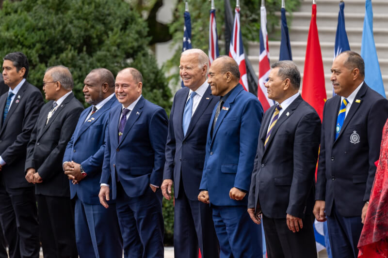 美國總統拜登（右4）25日與太平洋島國領袖召開第2次峰會。（圖取自twitter.com/POTUS）