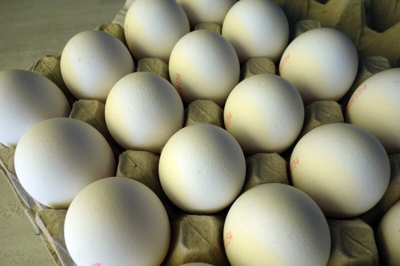 雞蛋買氣不振，連3週降價。（圖取自Pixabay圖庫）