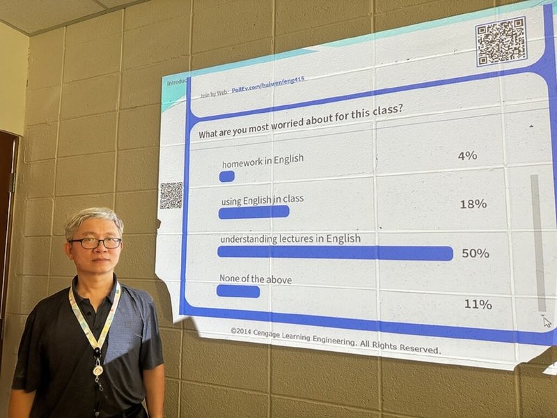 台灣科技大學資訊工程系教授馮輝文開設「無線與行動網路概論」課程，採取全英語授課（EMI），並透過輔助教材、即時回饋系統等工具，隨時了解學生的學習狀況，在全國EMI創新教學課程影片競賽獲得優等獎。（台科大教務處提供）中央社記者許秩維傳真  112年10月2日