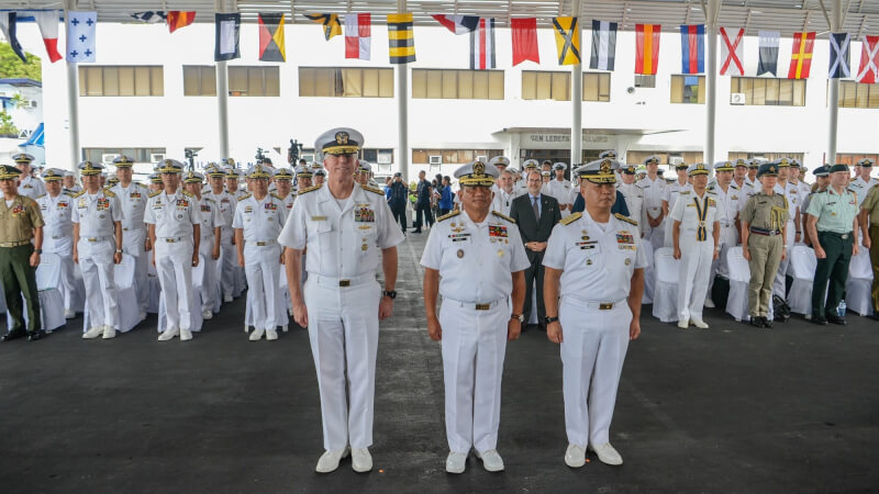 美國與菲律賓海軍聯合演習2日在呂宋島展開。（圖取自facebook.com/7thfleet）