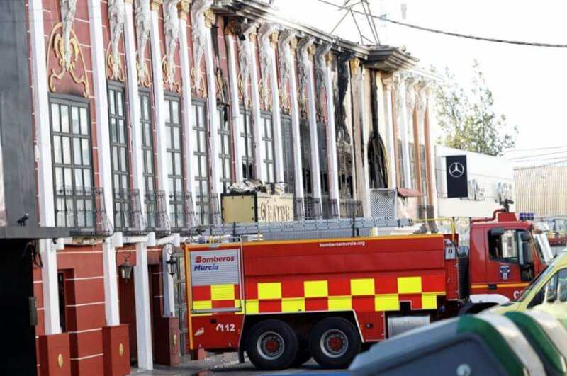 西班牙穆西亞市夜店1日發生火災，至少13人喪命。（路透社）