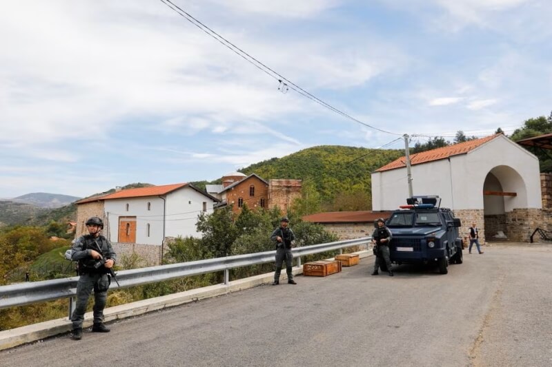 圖為科索沃警察9月27日在班尼斯卡附近巡邏。（路透社）