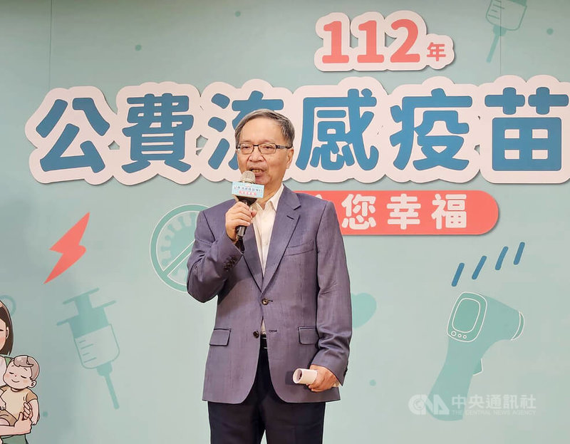 衛福部長薛瑞元（圖）2日出席「注您幸福」112年度公費流感疫苗開打記者會致詞，並於會後回應媒體提問。中央社記者陳婕翎攝  112年10月2日