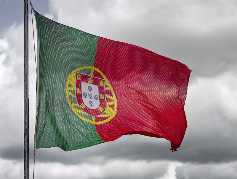 圖為葡萄牙國旗。（圖取自Unsplash圖庫）