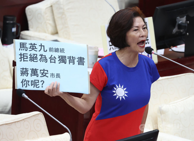 國民黨籍台北市議員汪志冰(圖)5日在議會質詢時表示,投給市長蔣萬安的選民都擁護中華民國,籲蔣萬安應明確表態,否則會讓人覺得原則不清楚。中央社記者張新偉攝 112年10月5日