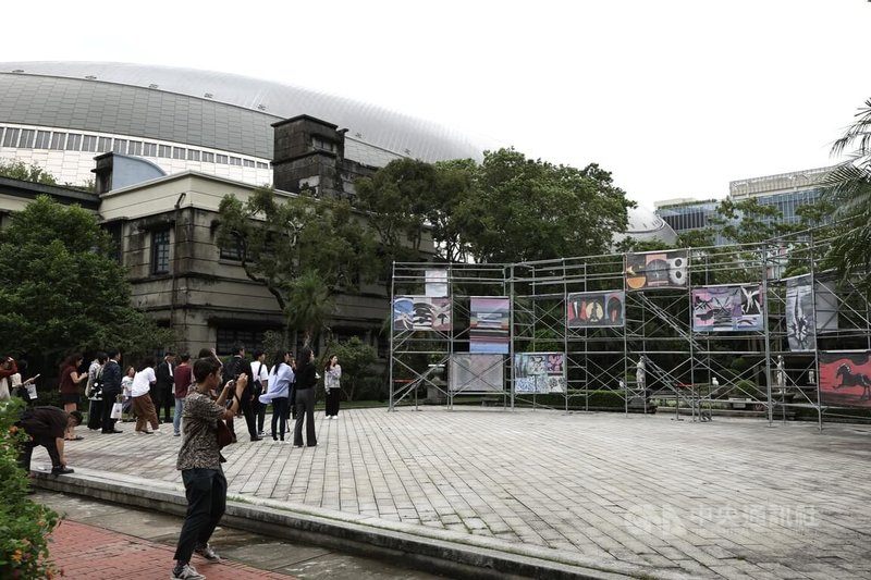 2023原創基地節「松菸LAND:共享變態」藝術創作展將於6日開展,5日上午舉行展前記者會,此次展覽首度邀集國外藝術家一同參與,邀請包含印尼、日本等9組當代藝術創作者現地創作。中央社記者趙世勳攝 112年10月5日