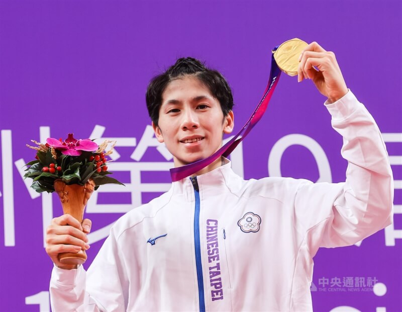 台灣拳擊女將林郁婷(圖)5日在杭州亞運女子57公斤級決賽以5比0橫掃哈薩克好手伊布拉吉穆瓦(Karina Ibragimova)摘金,成為台灣女子拳擊手亞運奪金第一人。中央社記者鄭清元攝 112年10月5日