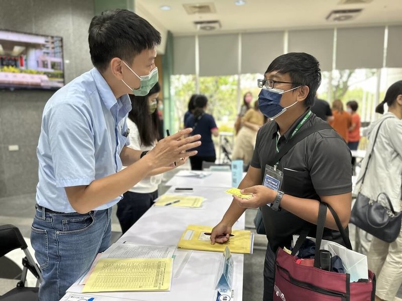 勞動部勞動力發展署中彰投分署啟動「大專青年預聘計畫」，在畢業前1年提供大專校院學生有薪實習職缺。（中彰投分署提供）中央社記者郝雪卿傳真  112年10月6日