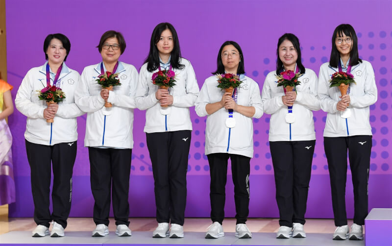 台灣橋牌女子團體6日在杭州亞運奪銀，教練表示，以業餘選手表現而言已很不容易。（中華奧會提供）