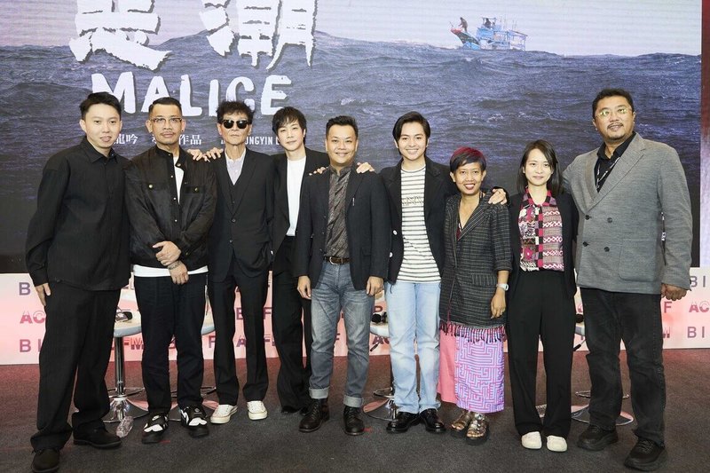 台灣導演林龍吟(中)新作「惡潮」9日在釜山市場展舉辦卡司發布會,預計明年4月正式開拍。(大島影像提供)中央社記者廖禹揚釜山傳真 112年10月9日