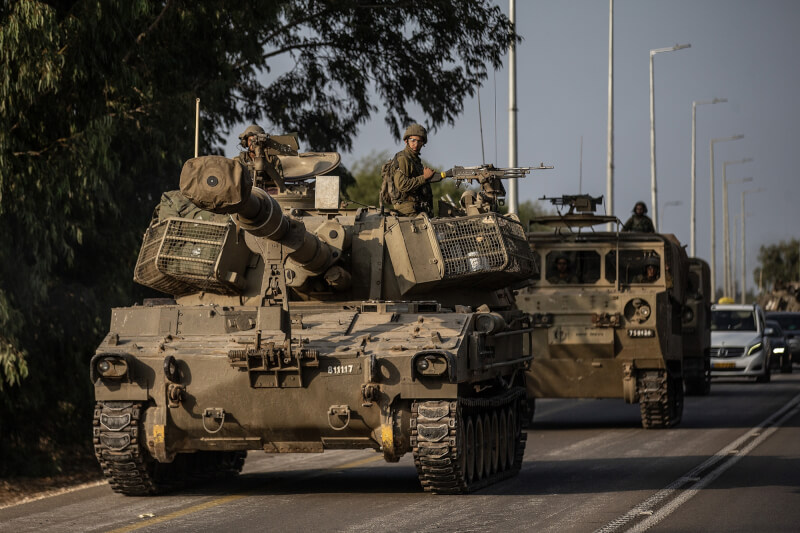 7日哈瑪斯突襲以色列，8日以色列軍隊在邊境加強巡邏。（安納杜魯新聞社）
