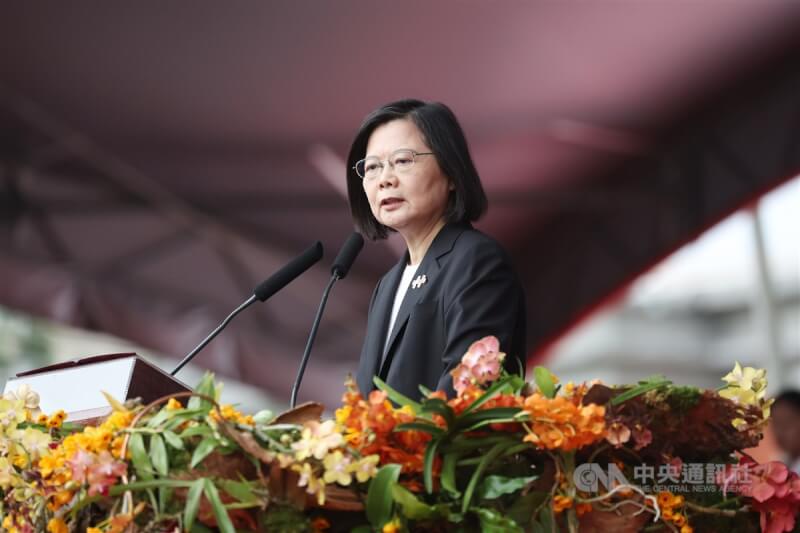 中華民國中樞暨各界慶祝112年國慶大會10日在總統府前廣場舉行,總統蔡英文(圖)發表談話,這也是蔡總統任內最後一次雙十慶典。中央社記者吳家昇攝 112年10月10日