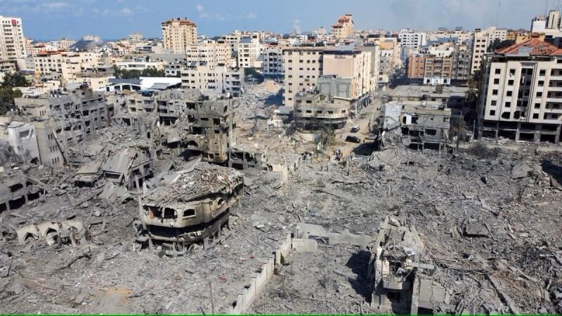 圖為10日加薩房屋和建築物遭以色列攻擊摧毀。（路透社）