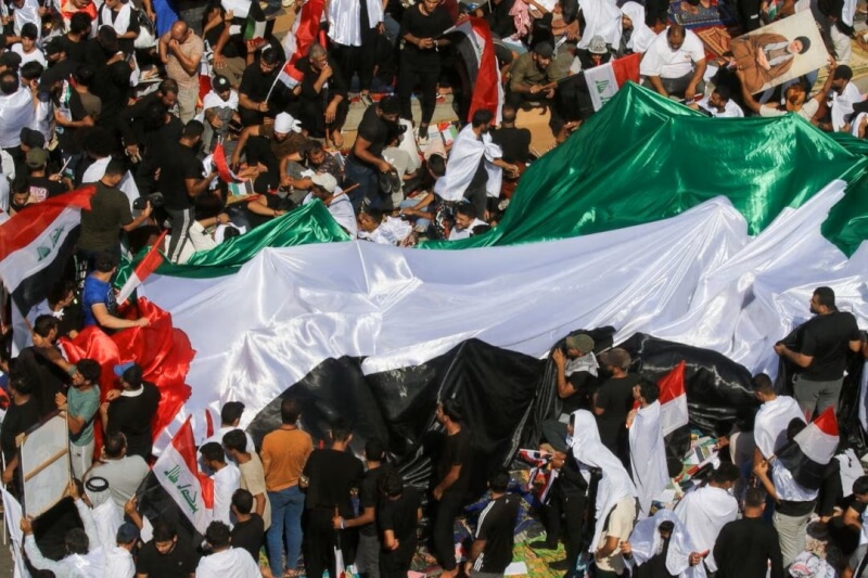 在以色列空襲報復巴勒斯坦伊斯蘭主義團體哈瑪斯之際，伊拉克13日有數以千計民眾上街遊行，力挺巴勒斯坦人。（路透社）