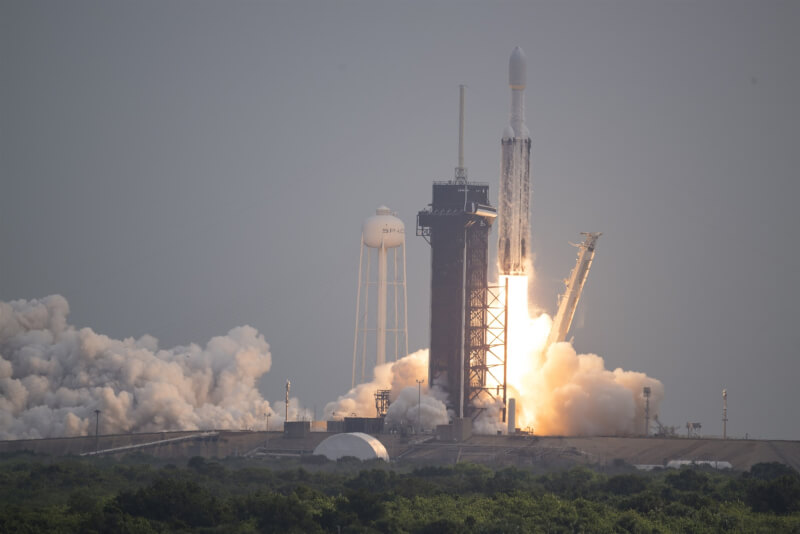 美國國家航空暨太空總署13日從佛羅里達州發射一具探測器前往靈神星。（圖取自twitter.com/NASAJPL）