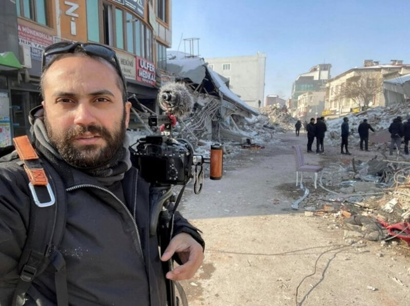 以色列軍方與黎巴嫩「真主黨」10月13日在邊界衝突中交火，路透社攝影記者阿布杜拉受波及喪命。圖為阿布杜拉2月赴土耳其工作。（路透社）