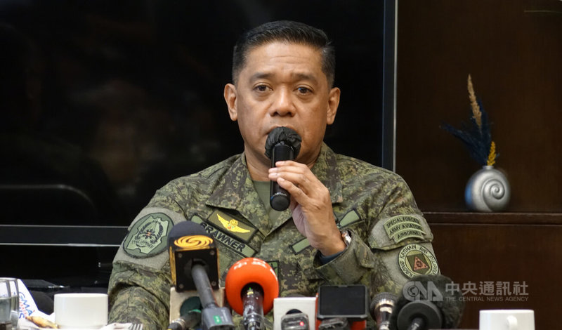 菲律賓參謀總長布勞納19日說，菲律賓暫時未監測到任何對台灣發動攻擊的意圖，但菲國軍隊已做好準備應變任何可能發生的不測。中央社記者陳妍君馬尼拉攝  112年10月19日