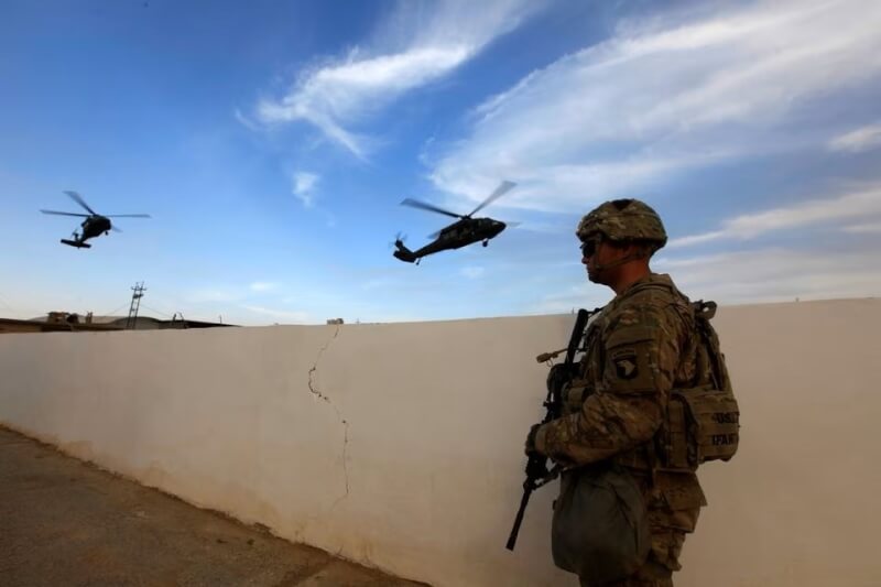 圖為美軍一名士兵在伊拉克執行對抗極端組織「伊斯蘭國」的任務。（路透社）