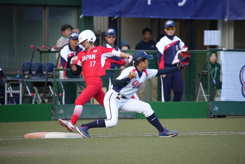 U15世界盃女壘賽21日開打，台灣隊首戰面對日本以0比1吞下首敗。（圖取自facebook.com/CTSATPE）