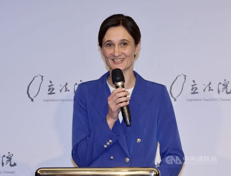 立陶宛國會議長希米利特（Viktorija Čmilytė-Nielsen）（圖）訪台團立法院記者會23日在台北舉行，希米利特會中表示，立陶宛非常珍視與台灣的關係，雙方是理念相近的夥伴，包括自由、人權與民主，這些共同價值觀受到侵略政權威脅時，更該互相合作。中央社記者張皓安攝  112年10月23日