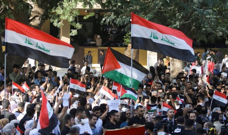 圖為伊拉克學生18日上街遊行支持巴勒斯坦。（路透社）