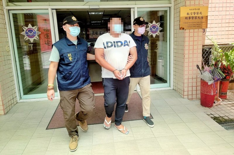 航空警察局攜手關務署台北關與調查局,破獲以乳膠枕夾藏30公斤毒品愷他命來台案,循線逮捕經營物流公司的父子3人販毒集團。(航空警察局提供)中央社記者吳睿騏桃園機場傳真 112年10月23日