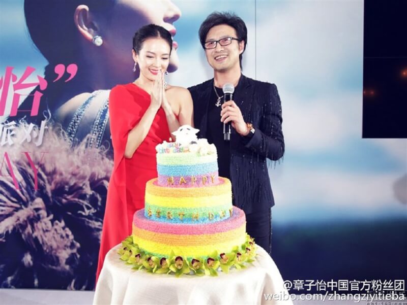 汪峰（右）2015年在章子怡（左）36歲生日派對上求婚，並成功獲得章子怡答應。（圖取自章子怡中國粉絲團官方微博weibo.com）