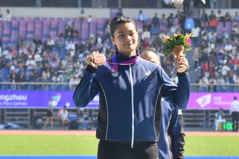 台灣選手劉雅婷為亞帕運4屆元老，她24日在杭州亞帕運女子標槍F13級決賽，靠著第5擲擲出33公尺40，帶回銅牌，連4屆參賽都登上頒獎台。（體育署提供）中央社記者黃巧雯傳真 112年10月24日