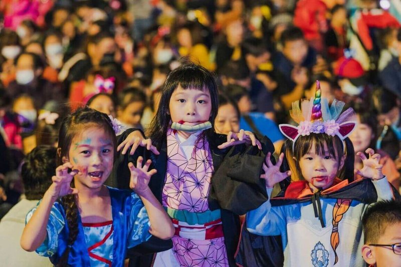 新竹市政府24日表示，今年萬聖節以玩具為主題，首場活動「玩具城展覽」將於25日起於新竹州廳展開，28日晚間於府前廣場有「萬聖大遊行」活動，歡迎民眾共襄盛舉。（新竹市政府提供）中央社記者郭宣彣傳真  112年10月24日