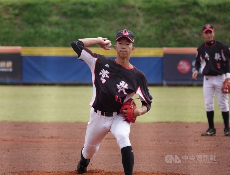 鶯歌工商棒球隊17歲台日投手徐翔聖在日職育成選秀會獲養樂多隊首輪指名，成為台灣應屆高中生第1人。（中央社檔案照片）