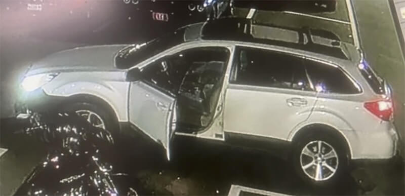 路厄斯頓市發生連串槍擊事件，槍手在逃，警方發布一張白色休旅車的照片，籲請民眾協尋下落，並說前保險桿可能已被漆成黑色。（Lewiston Maine Police Department via 美聯社）