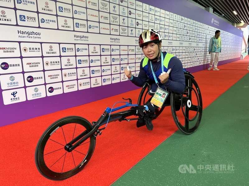 有「競速女王」之稱的競速輪椅選手陳玉連27日在杭州亞帕運T54級女子100公尺決賽登場，繳出18秒59成績，位列第5名。中央社記者黃巧雯攝  112年10月27日