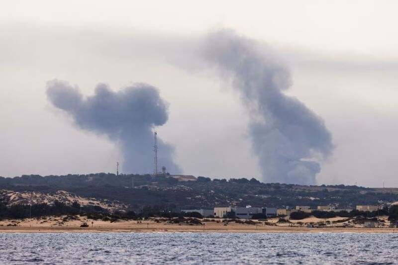 以色列與哈瑪斯衝突持續，加薩走廊27日可見硝煙。（路透社）