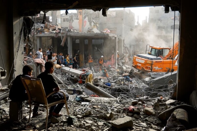 25日加薩走廊南部建築物因以色列空襲毀損。（路透社）