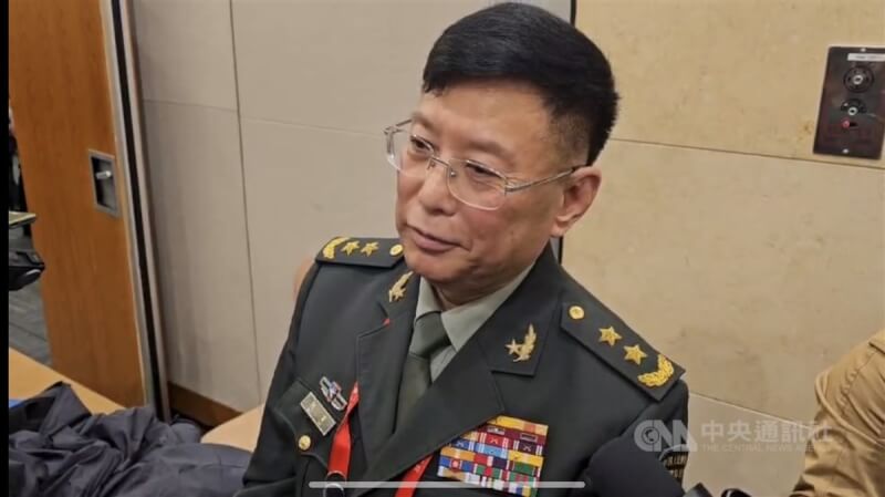 前中國人民解放軍軍事科學院副院長何雷29日在北京香山論壇接受媒體訪問，他說，中共軍機在台海進行演習，是在「我們自己的領土」，並稱這樣的演習往後能夠成為一種常態。中央社記者呂佳蓉北京攝 112年10月29日